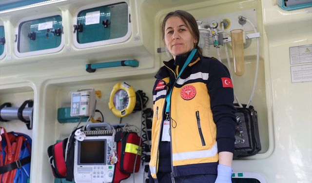 Ablasını Trafik Kazasında Kaybeden Paramedik, 18 Yıldır Hastaların Yardımına Koşuyor