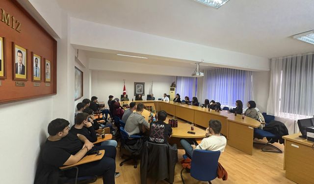 Deneyimlerini Mezun Hikayeleri Etkinliğinde Paylaştı