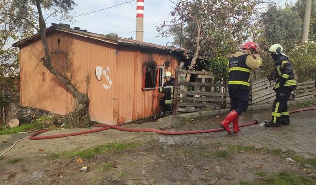 Yürüme Engelli Yaşlı Adam Prefabrikte Çıkan Yangında Hayatını Kaybetti