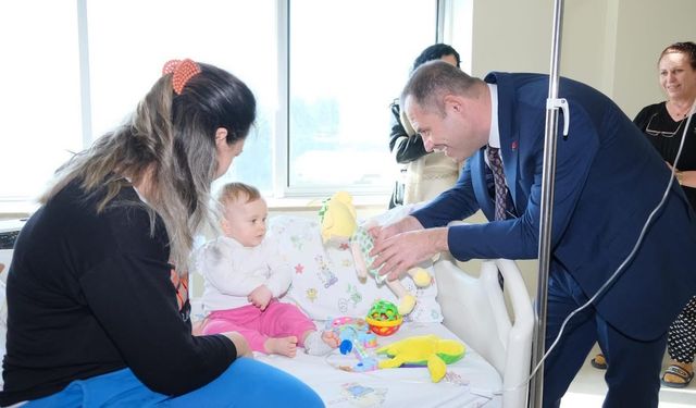 Başkan Bulut, Minik Yürekleri Unutmadı