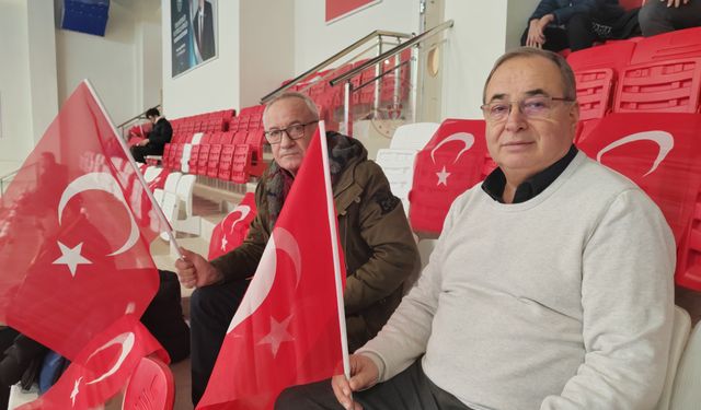 Kırklareli Spor Salonu Türk Bayrakları İle Donatıldı