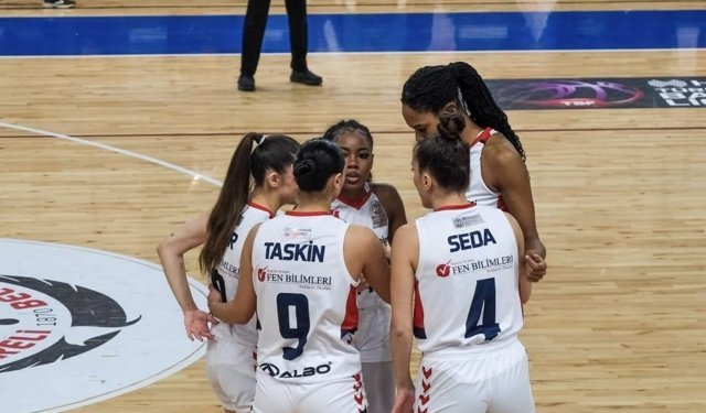 POTANIN KIZLARI DEPLASMANDA ŞOV YAPTI