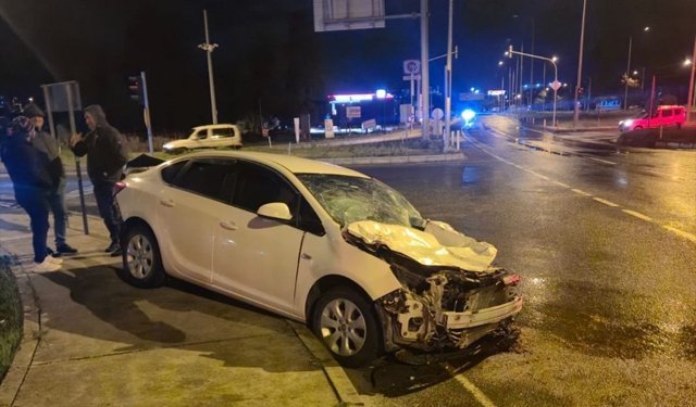 Edirne’de Tır İle Otomobil Çarpıştı