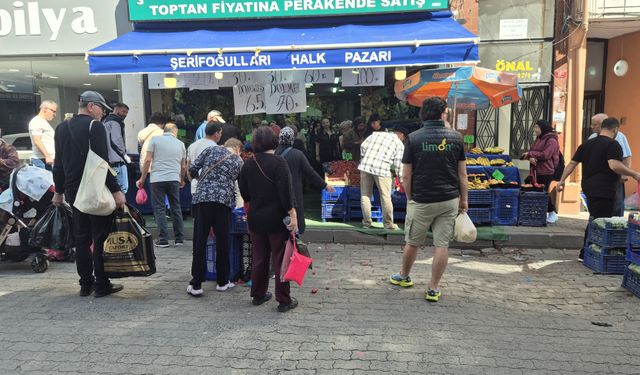 Semt Pazarı Kadar Kalabalık Manav