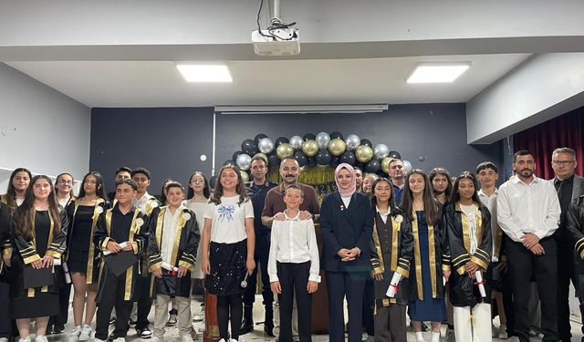 Başkan Erdem Öğrencilerin Mutluluklarına Ortak Oldu