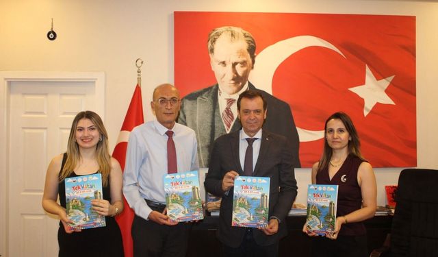 “Tek Vatan, 81 İl, 81 Renk” Kitabı Başkan Özalp’e Hediye Edildi