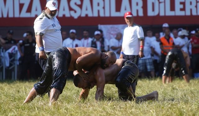 Kırkpınar Yağlı Güreşleri'nde Çeyrek Finale Yükselen Başpehlivanlar Belli Oldu