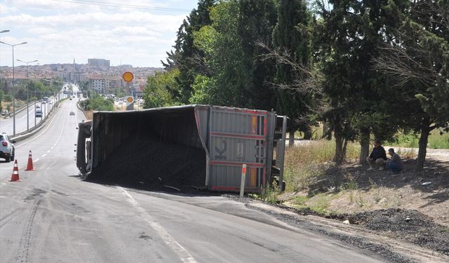 Lüleburgaz'da Tır Devrildi, 1 Yaralı