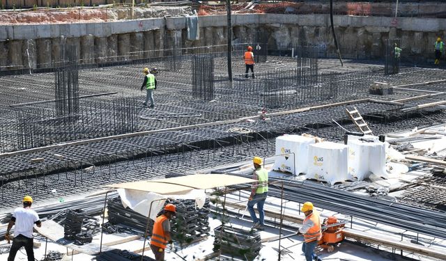 Lüleburgaz'da Katlı Otopark ve Hizmet Ofisleri Projesinde Çalışmalar Sürüyor