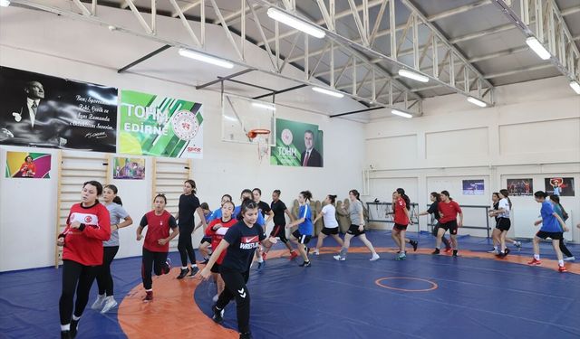 Milli Güreşçiler, Edirne’de Şampiyonalara Hazırlanıyor