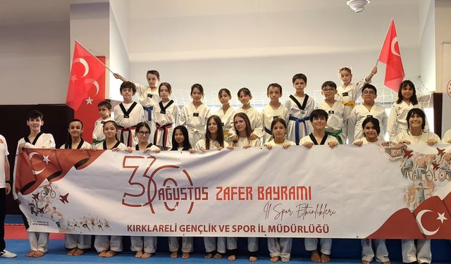 Taekwondo Sporcularından Zafer Bayramı’nda Anlamlı Etkinlik