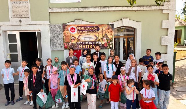 Pehlivanköy’de Kur’an Kursu Kapanışında Öğrencilere Anlamlı Hediyeler