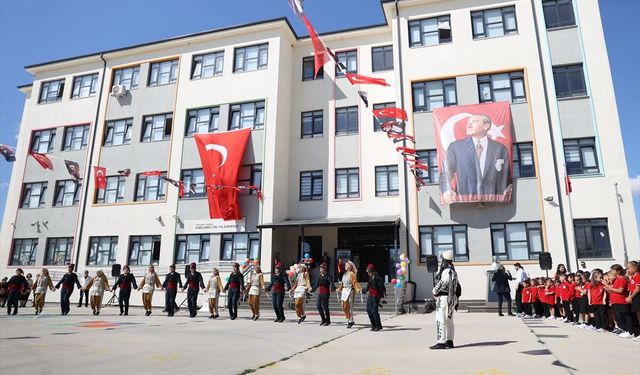 Kırklareli'nde İlköğretim Haftası Düzenlenen Törenle Kutlandı