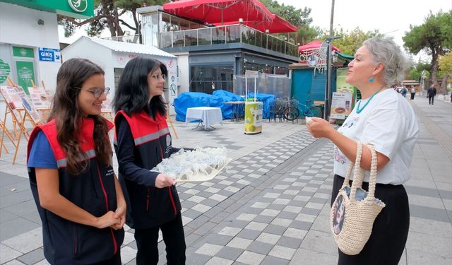 Kırklareli'nde Çocuklar İklim Değişikliğine Dikkati Çekmek İçin Tohum Dağıttı