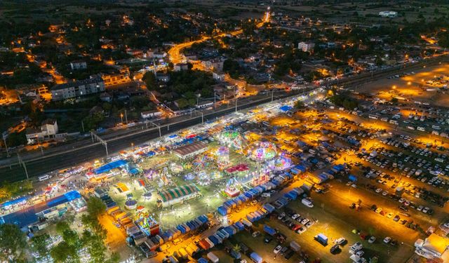 Pavli’de Eğlencenin Kalbi Lunaparkta Atıyor