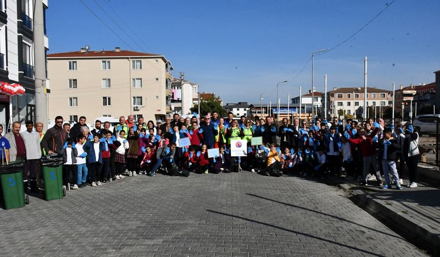 Mahalleden Torba Torba Çöp Çıktı