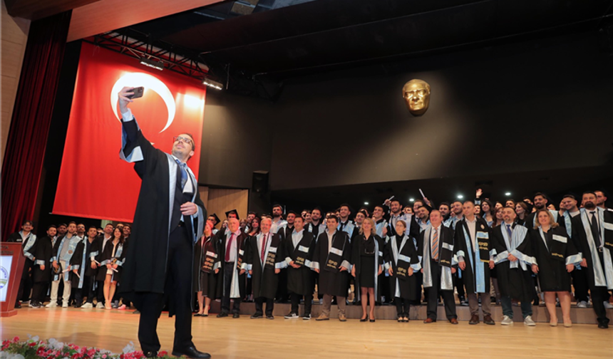 Mühendislik Fakültesinde Mezuniyet Coşkusu