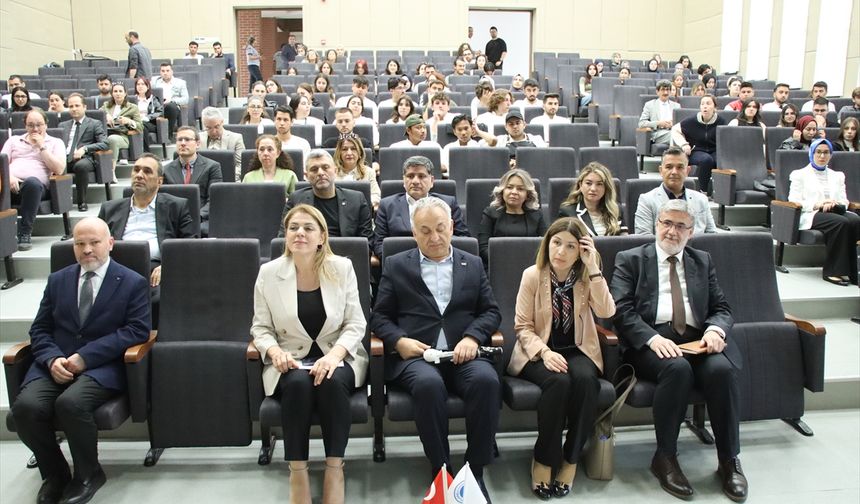 Kırklareli'nde "21. Yüzyılda İnsana Dokunan Hizmetler" Konferansı Düzenlendi