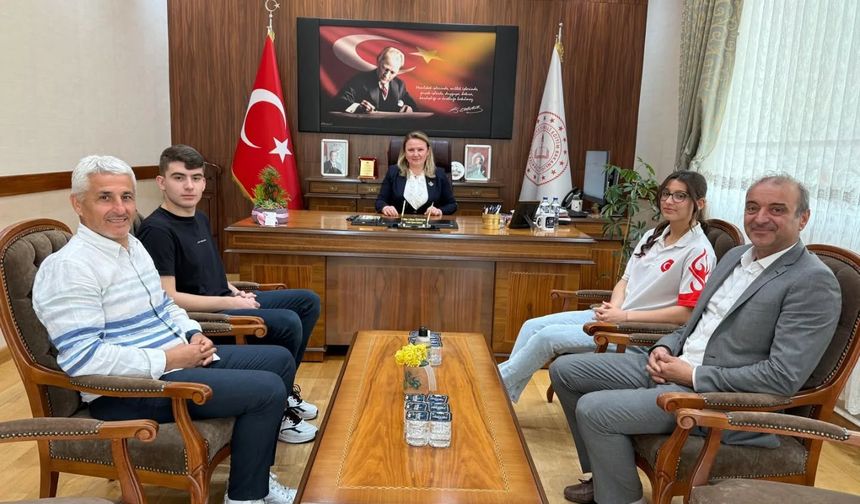 Başarılı Sporculardan Müdür Özefsun’a Ziyaret
