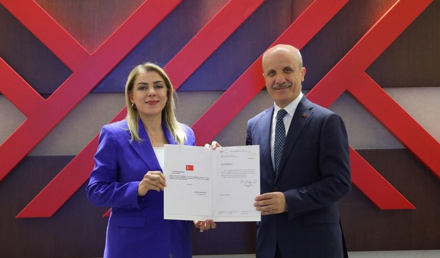 Rektör Ak, Törenle Mazbatasını Aldı