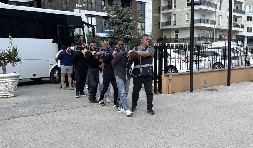 Edirne'de Şehit Ailesini Dolandıran 11 Şüpheli Adliyede