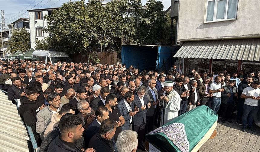 Fabrika Yangınında Hayatını Kaybedenler Son Yolculuğuna Uğurlandı