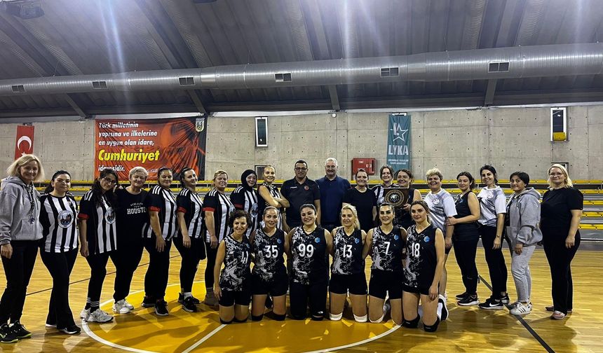 Pavli’nin Sultanları, Evinin Sultanlarıyla Karşılaştı