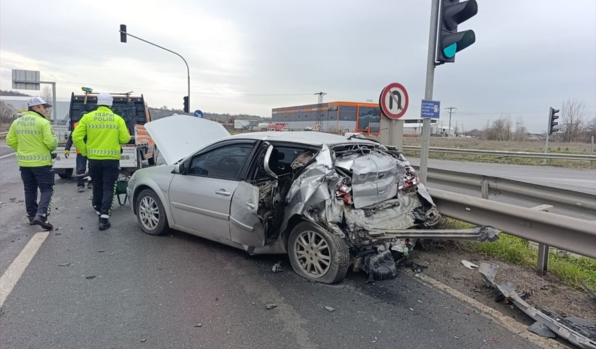 Tekirdağ’da Tır İle Otomobil Çarpıştı; 3 Yaralı