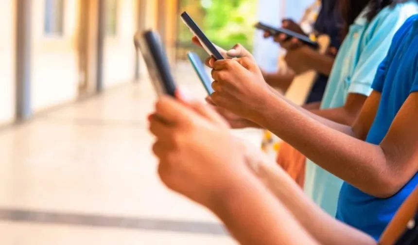 Sosyal Medya Yasağı Çocukları Korur Mu?