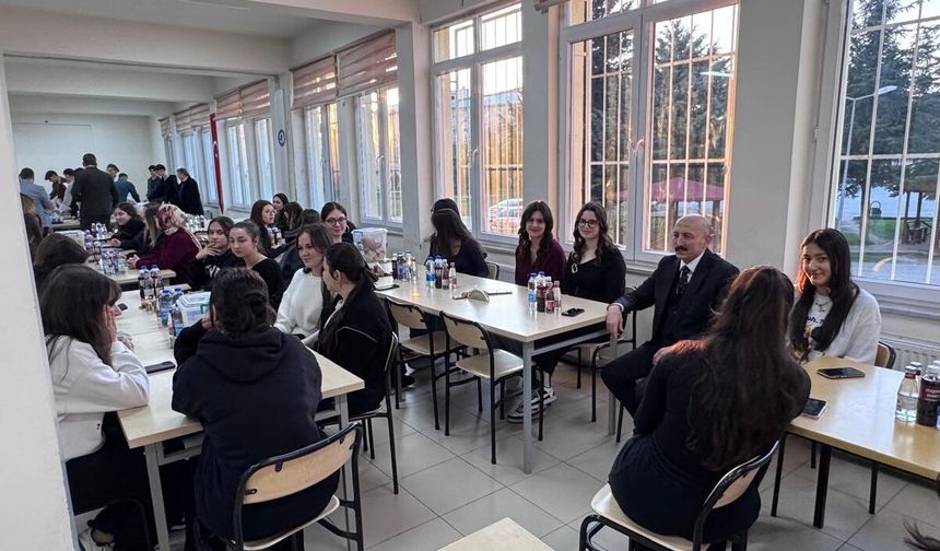 Müdür Altınöz, Öğrencilerle Buluştu