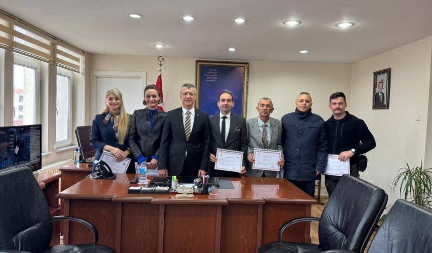 Kaymakam Orhan, Başarı Belgelerini Takdim Etti