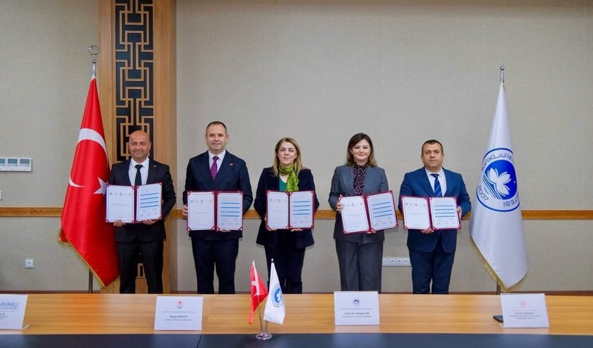 “İzmaritsiz Kampüs” Projesinde İmzalar Atıldı