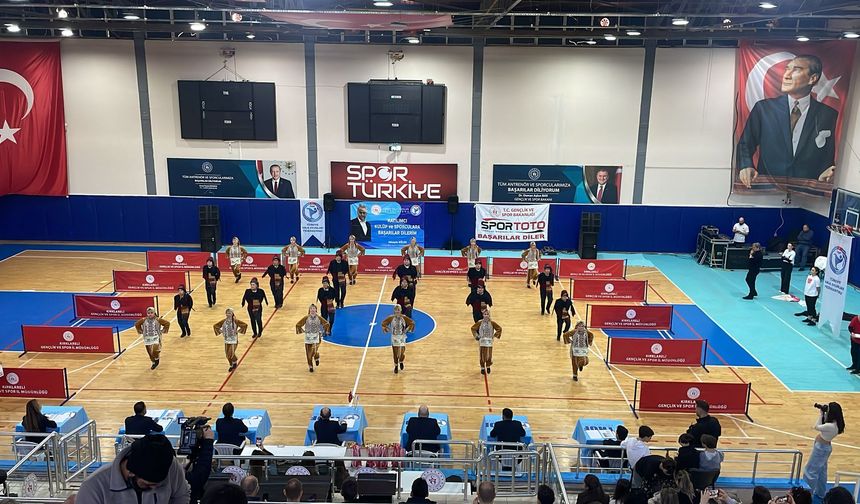 Kırklareli'nde Halk Oyunları Rüzgarı Esti