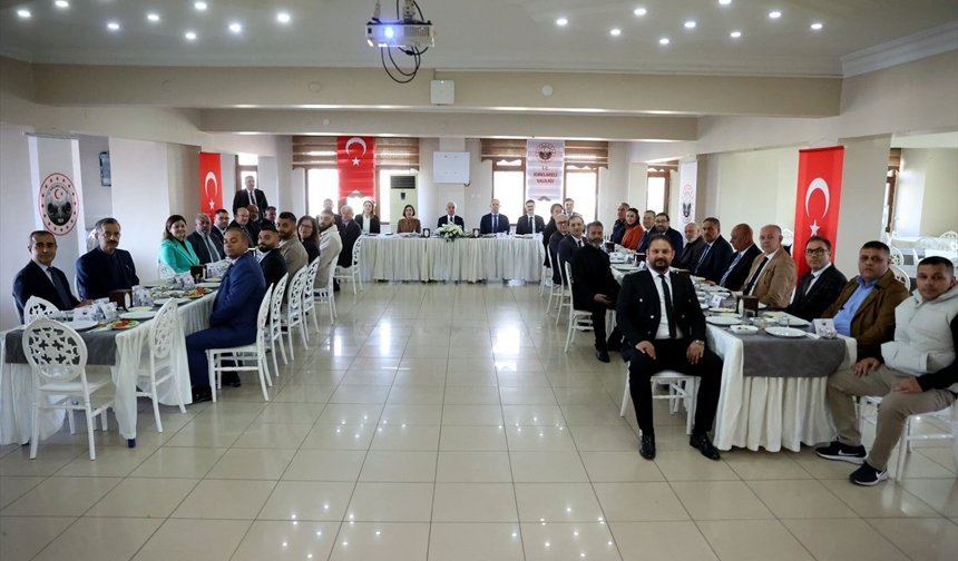 Vali Turan, Roman Vatandaşlarla Bir Araya Geldi