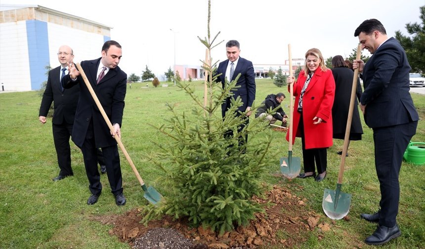 Kırklareli'nde Yükümlüler ve Protokol Üyeleri Fidan Dikti