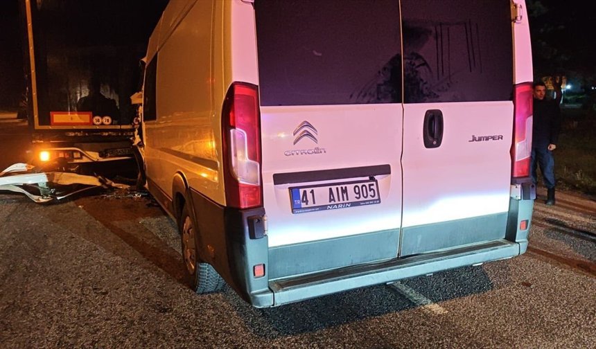 Edirne’de Panelvan Tıra Çarptı; 1 Ölü