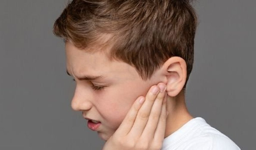 Çocuğunuz Kulağını Çok Sık Çekiyorsa Dikkat!