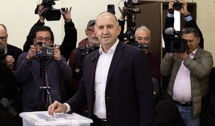 Bulgaristan'da Eski Cumhurbaşkanı Radev Birinci Oldu