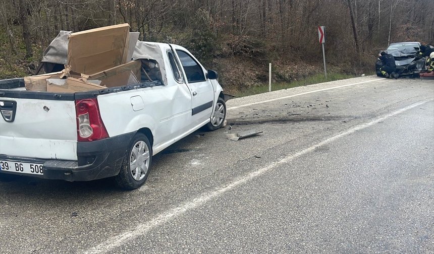 Tekirdağ'da Kamyonetle Otomobil Çarpıştı; 4 Yaralı