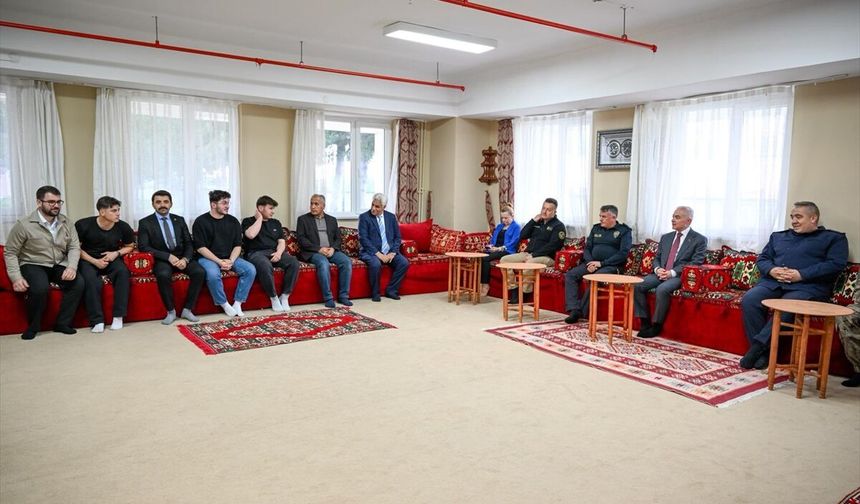 Vali Turan, Üniversite Öğrencileriyle Buluştu