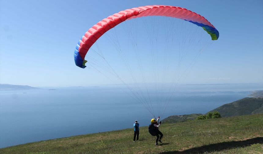 Tekirdağ Bayramda Paraşüt Tutkunlarını Bekliyor