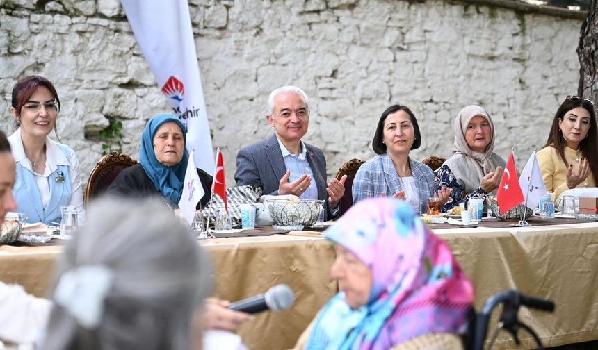 Vali Turan Huzurevi Sakinleri İle Buluştu