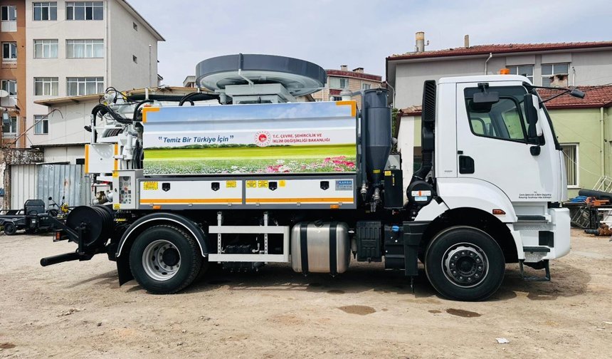 Kırklareli Belediyesi’nin Filosuna Yeni Kombine Kanal Açma Aracı
