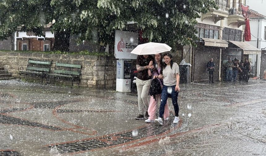 Edirne'de Sağanak Ve Dolu Etkili Oldu