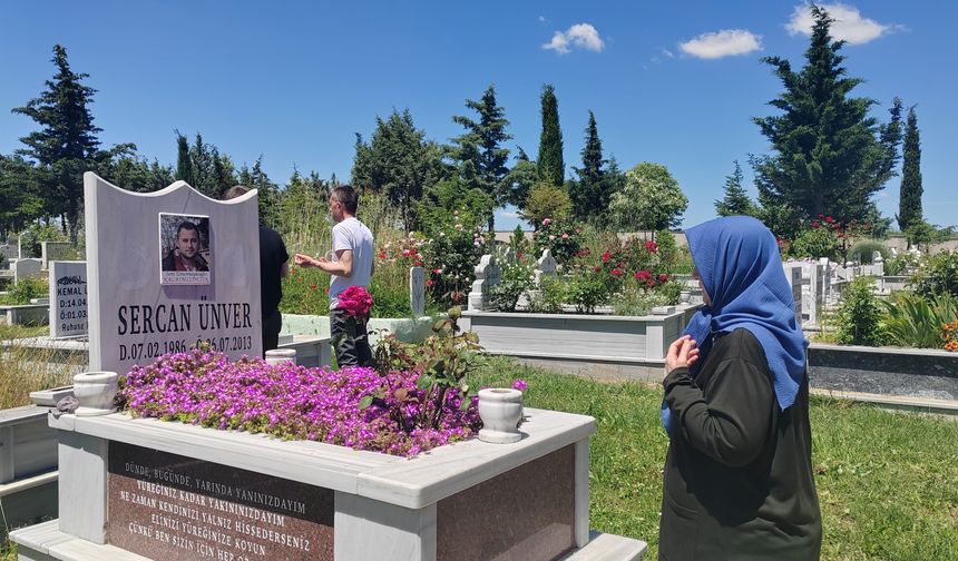 Kırklarelililer Ebediyete Göç Eden Sevdiklerini Bayramda Unutmadı