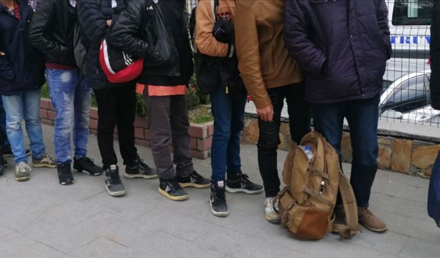 Kırklareli: 12 Düzensiz Göçmen Yakalandı