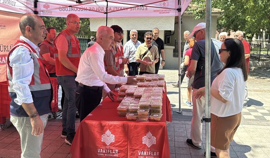 Kırklareli'nde Vatandaşlara Aşure İkram Edildi