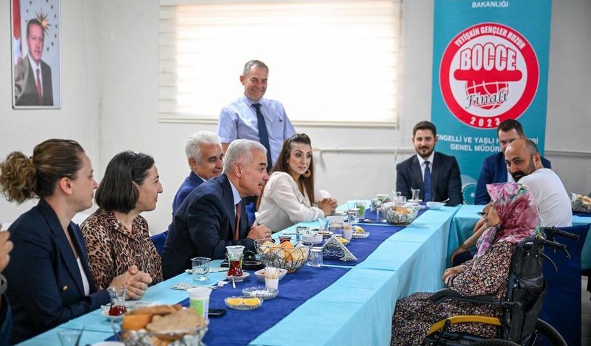 Kırklareli Valisi Turan, Huzurevi Sakinleriyle Bir Araya Geldi