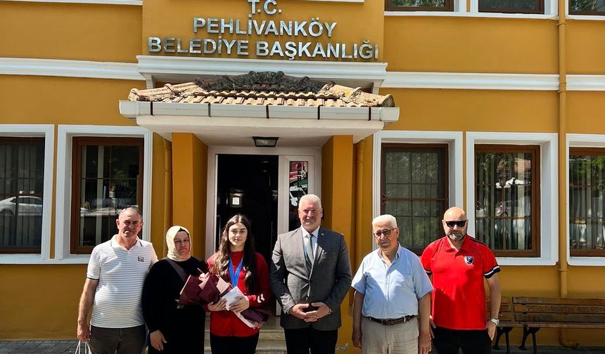 Başkan Hoşgör Avrupa Şampiyonu Rümeysa Tezcan’ı Ağırladı