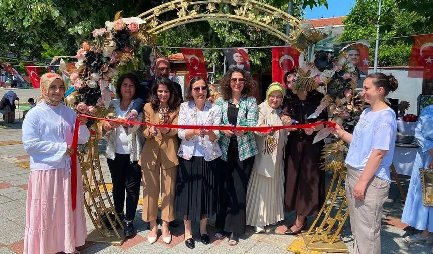 Kofçaz'da Hayat Boyu Öğrenme Haftası Yıl Sonu Sergisi Açıldı
